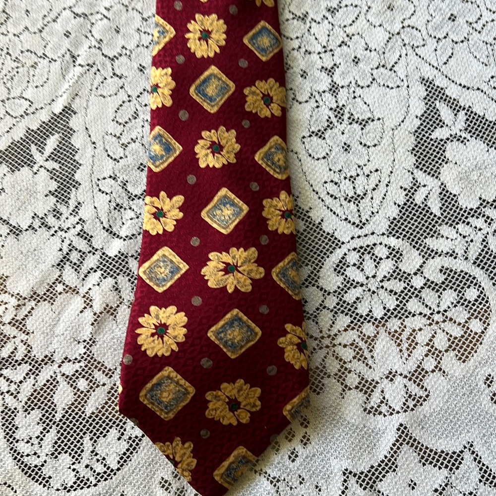 Unbranded men tie. Pure silk. Barely worn